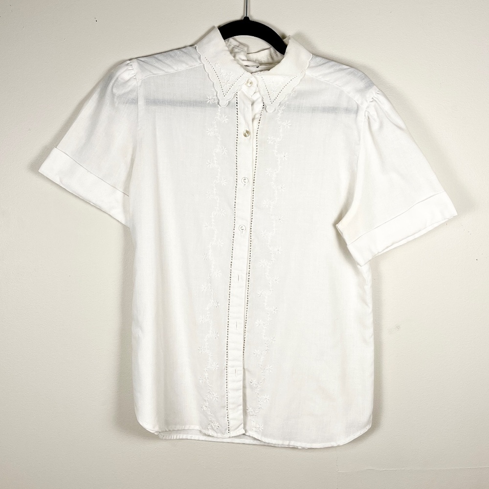 Vintage white floral embroidered button up shirt